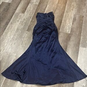 NWOT David’s Bridal Galina Signature Strapless Bridesmaid Dress Navy Blue
